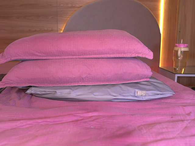ale-evanz live cam on BongaCams
