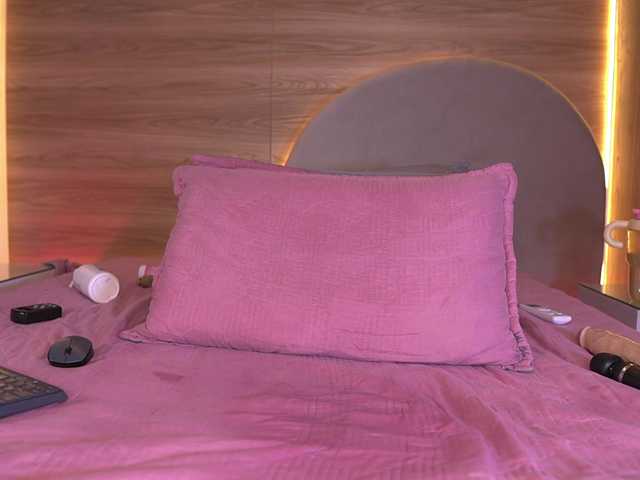 ale-evanz live cam on BongaCams