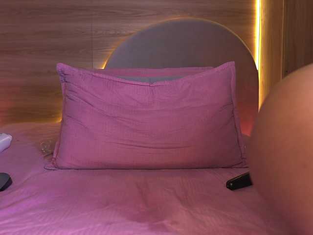 ale-evanz live cam on BongaCams