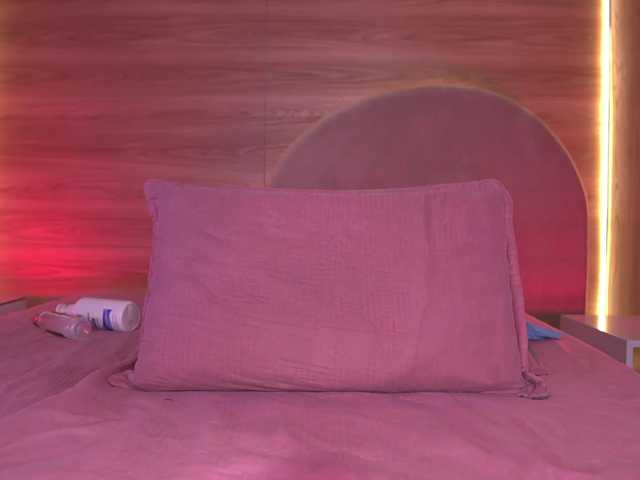 ale-evanz live cam on BongaCams