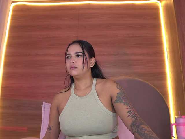 ale-evanz live cam on BongaCams