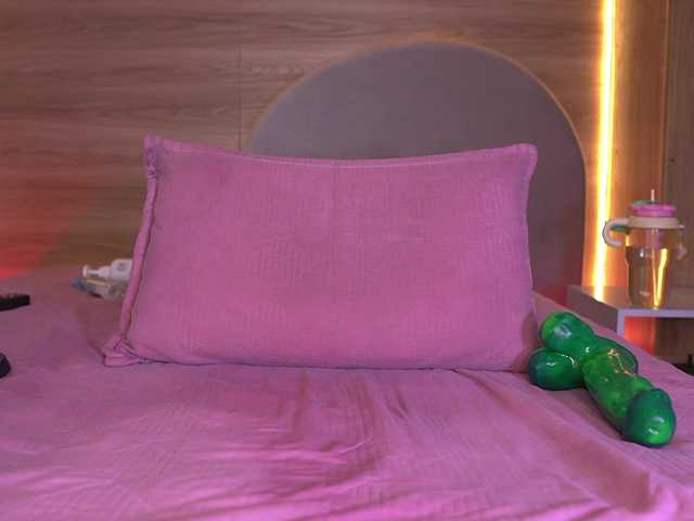 ale-evanz live cam on BongaCams