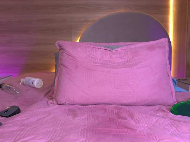 ale-evanz live cam on BongaCams