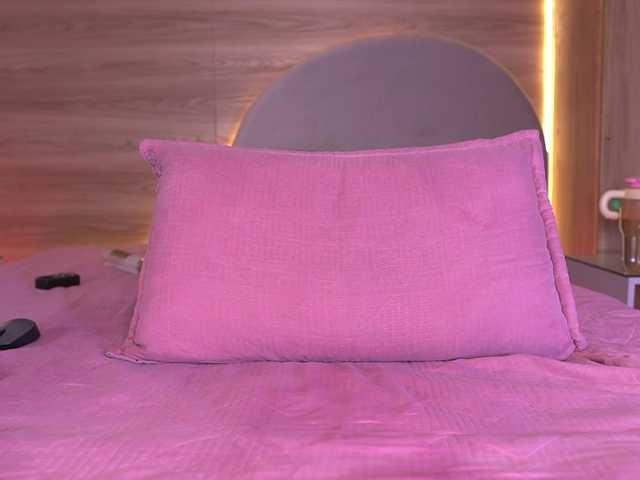 ale-evanz live cam on BongaCams