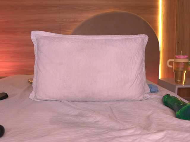ale-evanz live cam on BongaCams