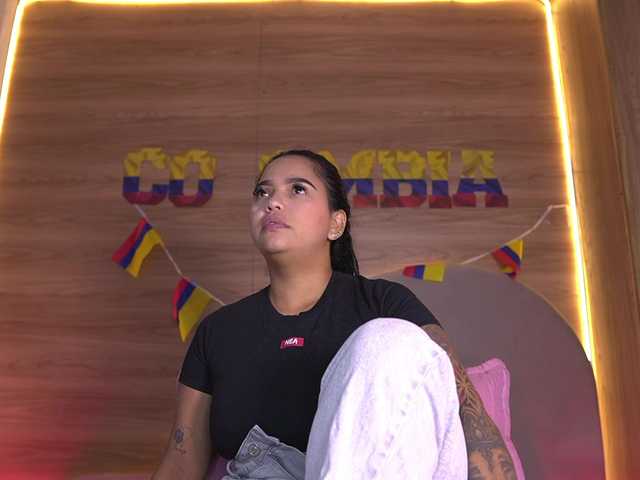 ale-evanz live cam on BongaCams
