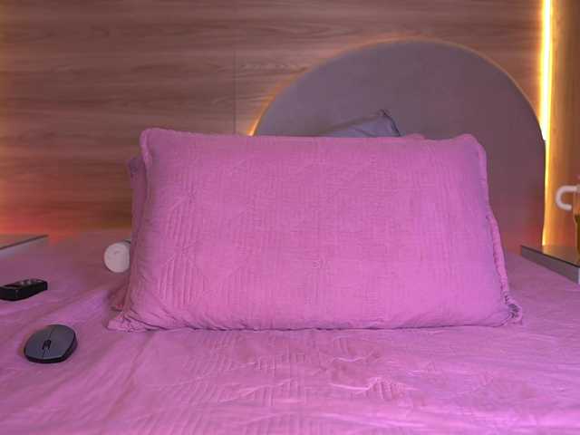 ale-evanz live cam on BongaCams