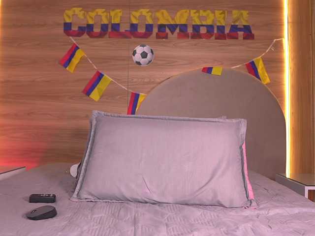 ale-evanz live cam on BongaCams