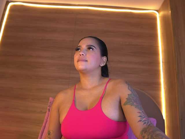ale-evanz live cam on BongaCams