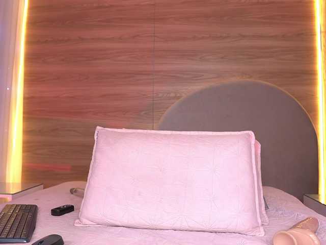 ale-evanz live cam on BongaCams