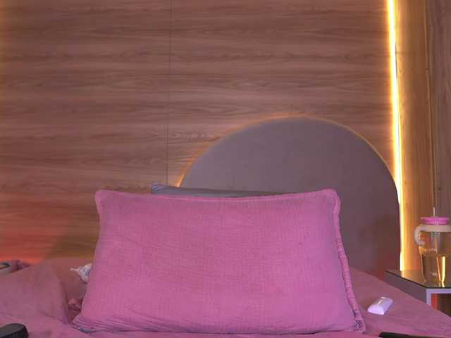 ale-evanz live cam on BongaCams