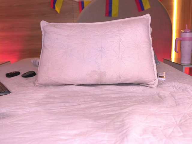 ale-evanz live cam on BongaCams