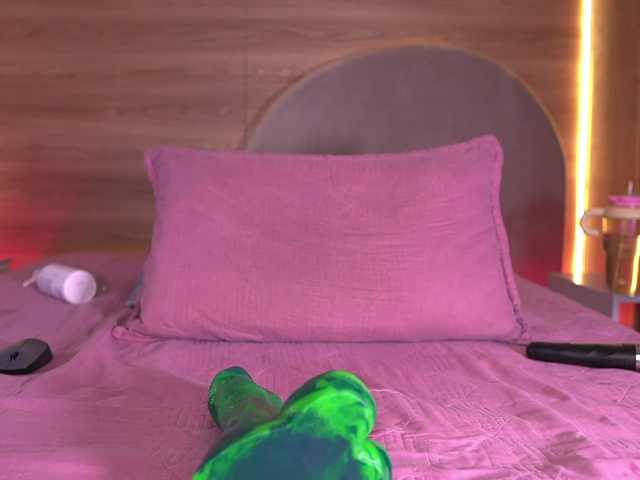 ale-evanz live cam on BongaCams