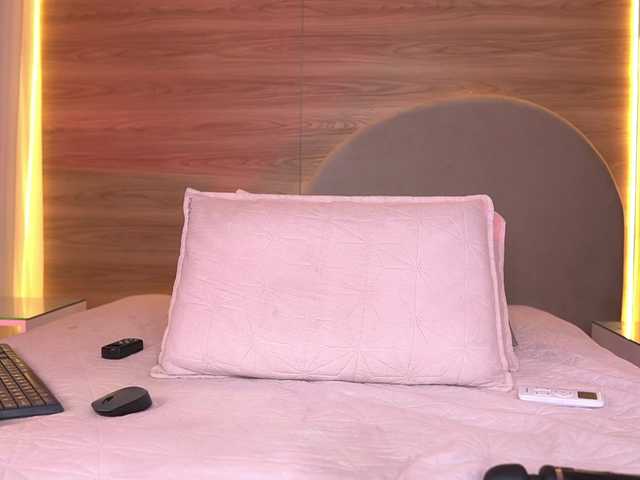 ale-evanz live cam on BongaCams