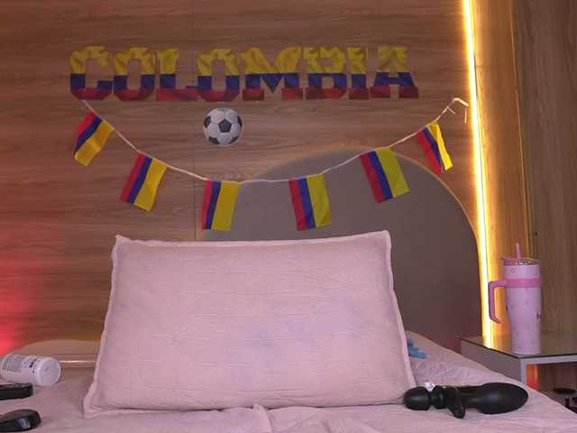 ale-evanz live cam on BongaCams