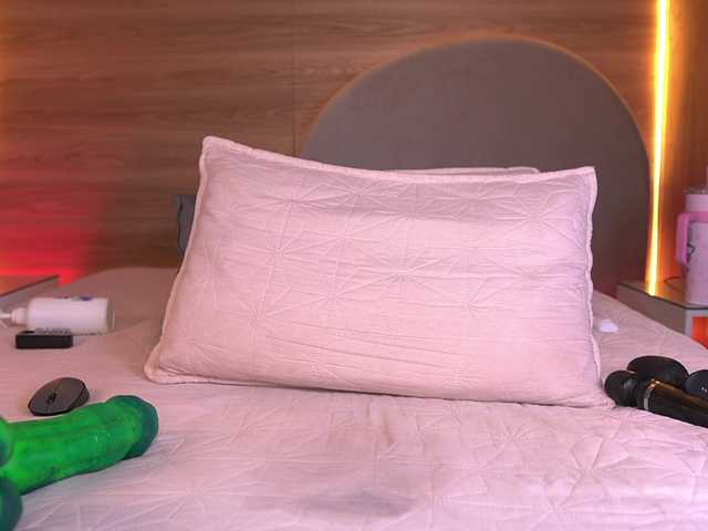 ale-evanz live cam on BongaCams