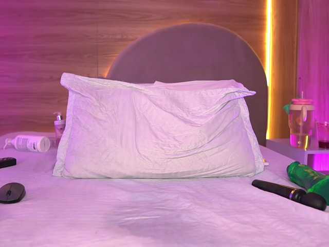 ale-evanz live cam on BongaCams