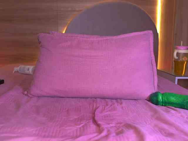 ale-evanz Live Webcam on BongaCams