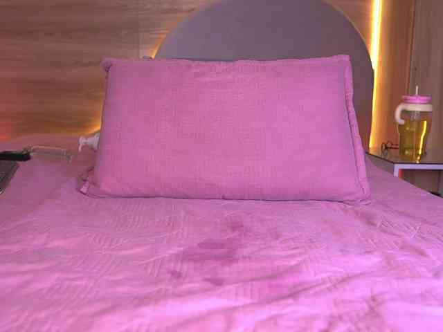 ale-evanz Live Webcam on BongaCams