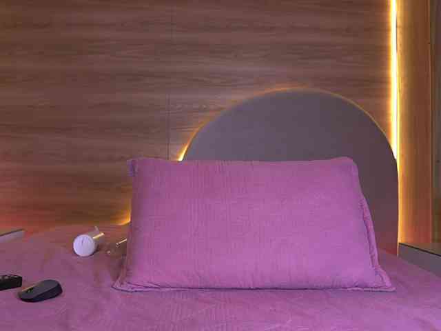 ale-evanz Live Webcam on BongaCams
