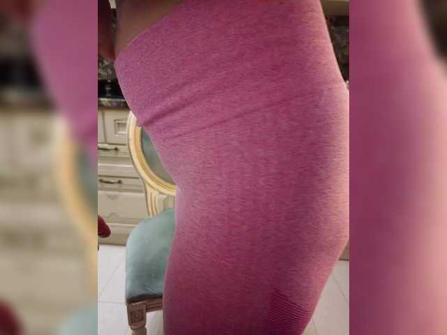 le modèle GTRound est en webcam porno dans un show sur le site bongacams, il possède les tags suivants: White/Caucasian,Brunette,Shaved