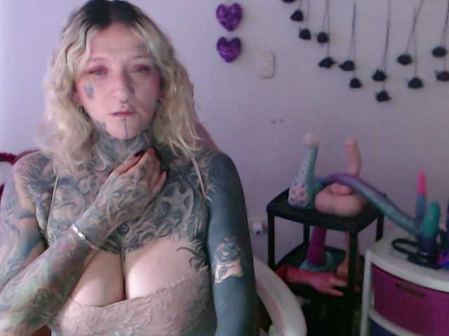 sloppytitss's BongaCams show and profile
