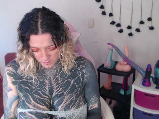 sloppytitss live cam on BongaCams