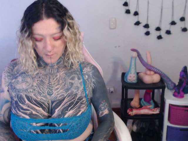 sloppytitss live cam on BongaCams