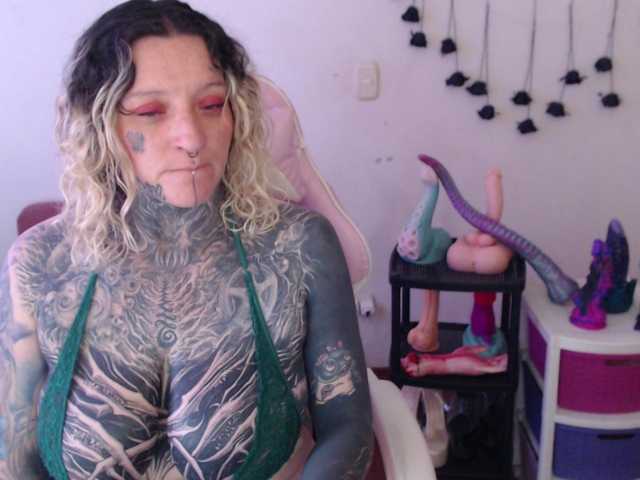 sloppytitss live cam on BongaCams