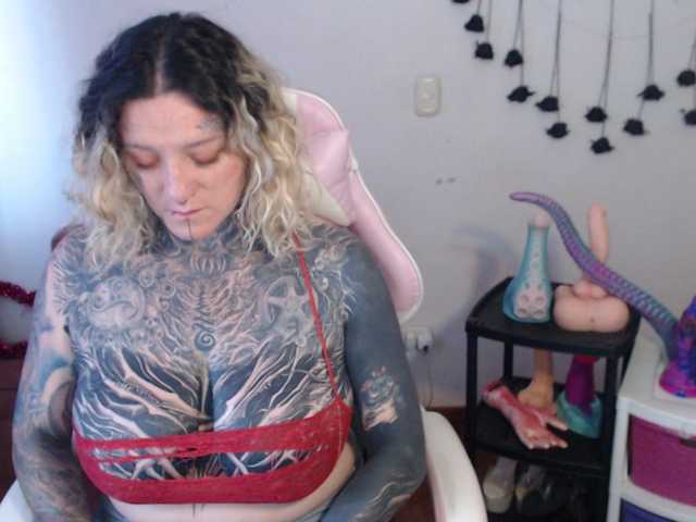 sloppytitss live cam on BongaCams