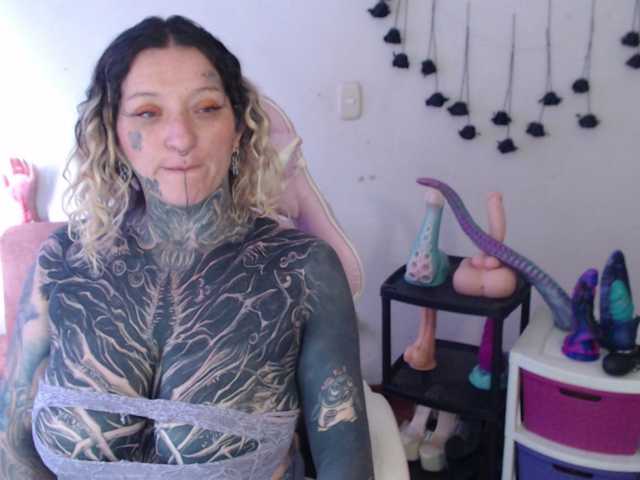 sloppytitss live cam on BongaCams