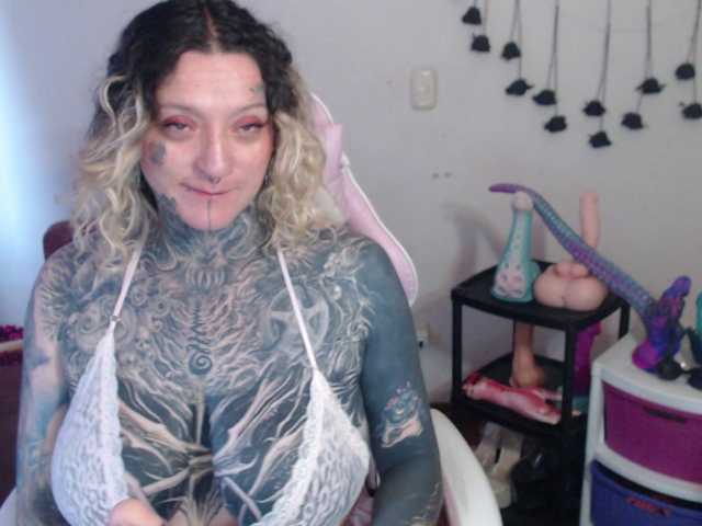 sloppytitss live cam on BongaCams