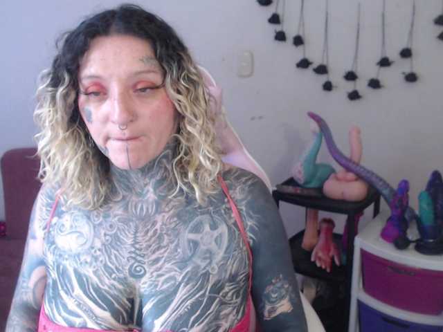 sloppytitss live cam on BongaCams