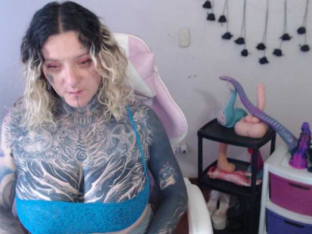sloppytitss live cam on BongaCams