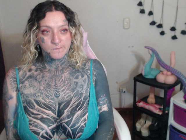 sloppytitss live cam on BongaCams