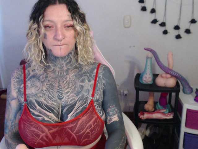 sloppytitss live cam on BongaCams