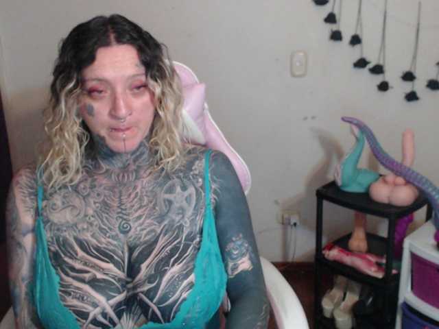 sloppytitss live cam on BongaCams