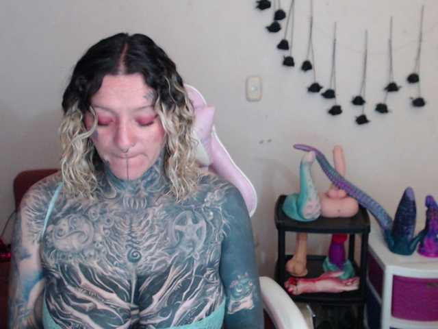 sloppytitss live cam on BongaCams