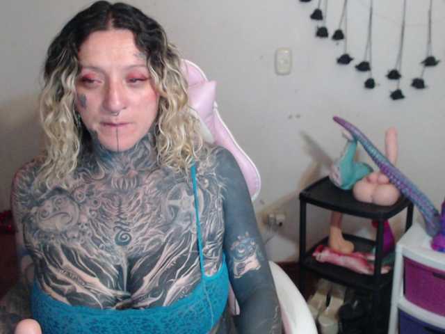 sloppytitss live cam on BongaCams