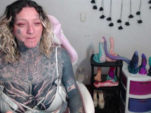 sloppytitss live cam on BongaCams