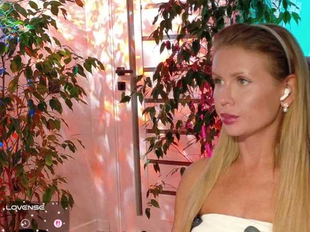 __Emmi__ live cam preview