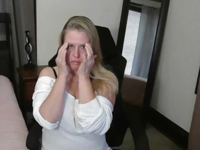 Holliekate live cam preview