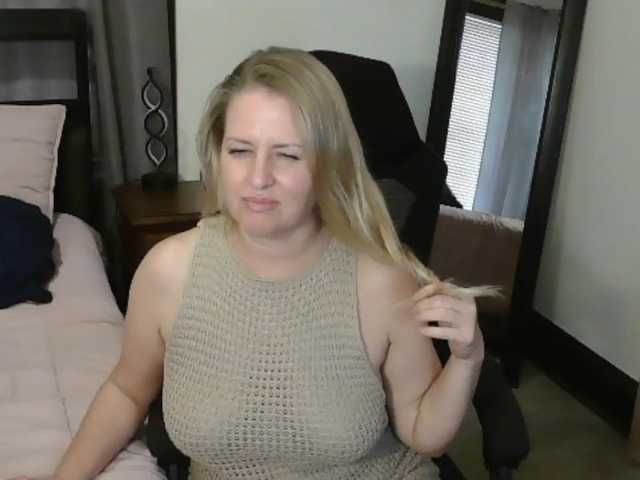 Holliekate live cam preview