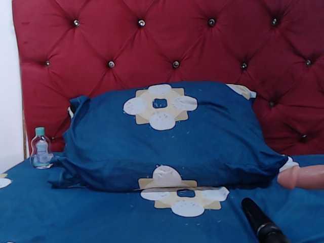 Evasummer1 live cam on BongaCams