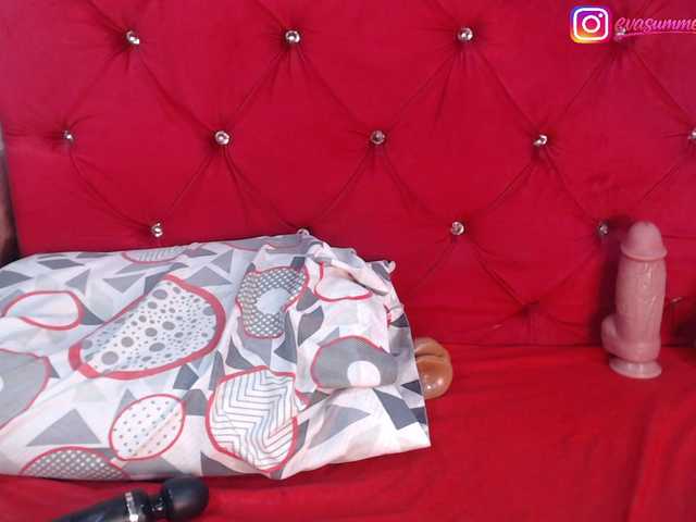 Evasummer1 live cam on BongaCams