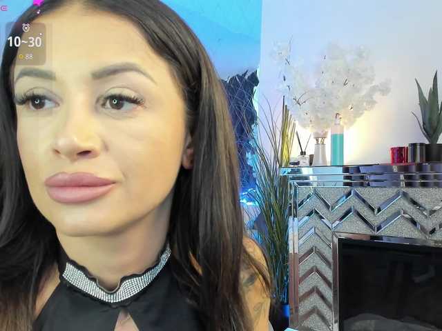 adonawet live cam on BongaCams