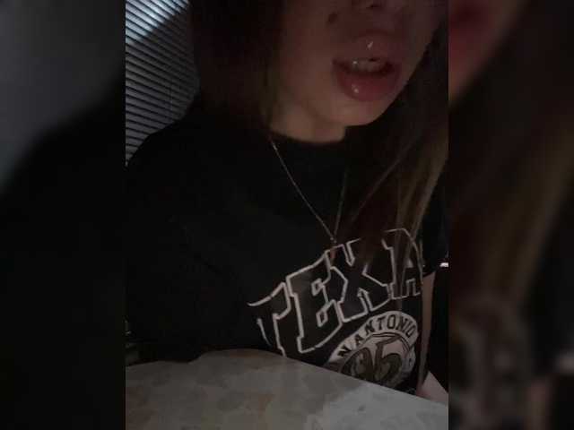 Poli999's BongaCams show and profile