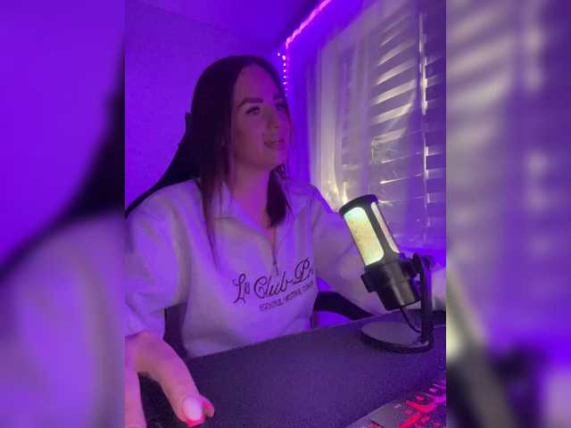 Poli999's BongaCams show and profile