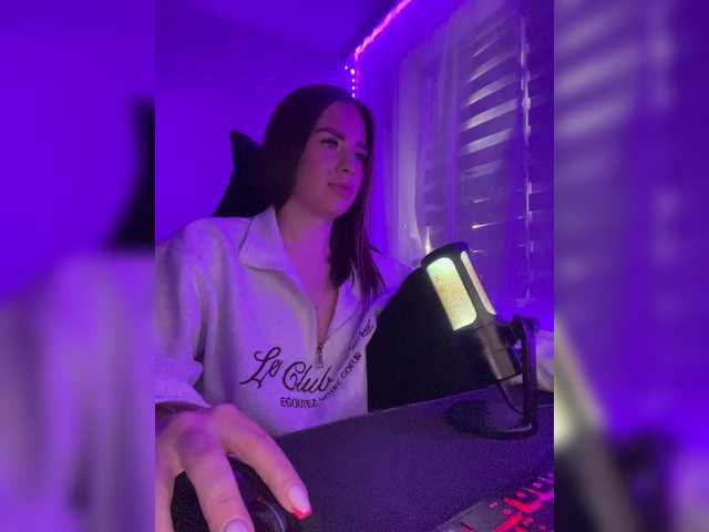 Poli999's BongaCams show and profile