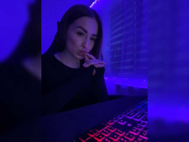 Poli999's BongaCams show and profile